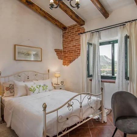 Manda Korina - Three-bedroom With Private Pool Klis