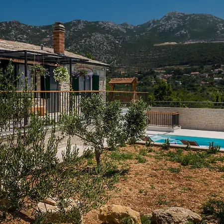 Manda Korina - Three-bedroom With Private Pool Klis