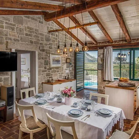 Manda Korina - Three-bedroom With Private Pool * Klis