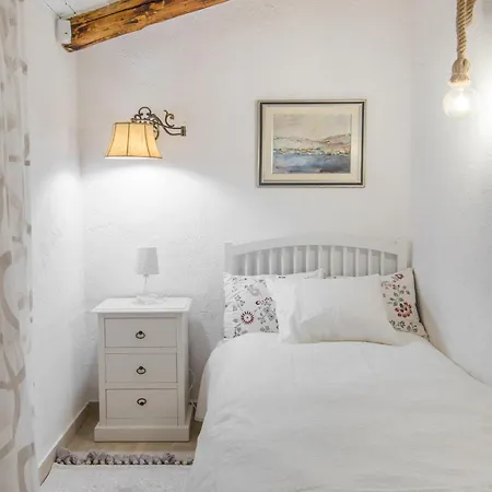Manda Korina - Three-bedroom With Private Pool