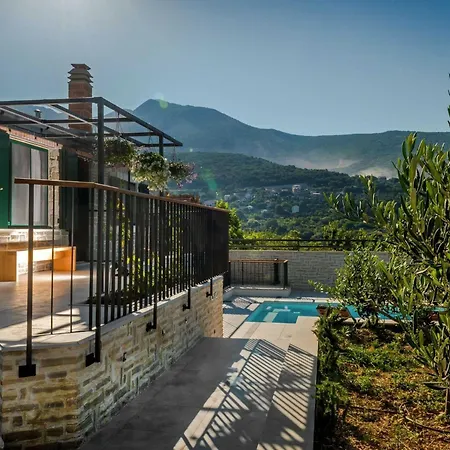 Manda Korina - Three-bedroom With Private Pool