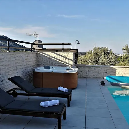 Manda Korina - Three-bedroom With Private Pool Villa