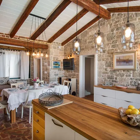Manda Korina - Three-bedroom With Private Pool Villa Klis