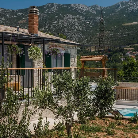 Manda Korina - Three-bedroom With Private Pool Klis