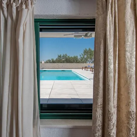 Manda Korina - Three-bedroom With Private Pool *